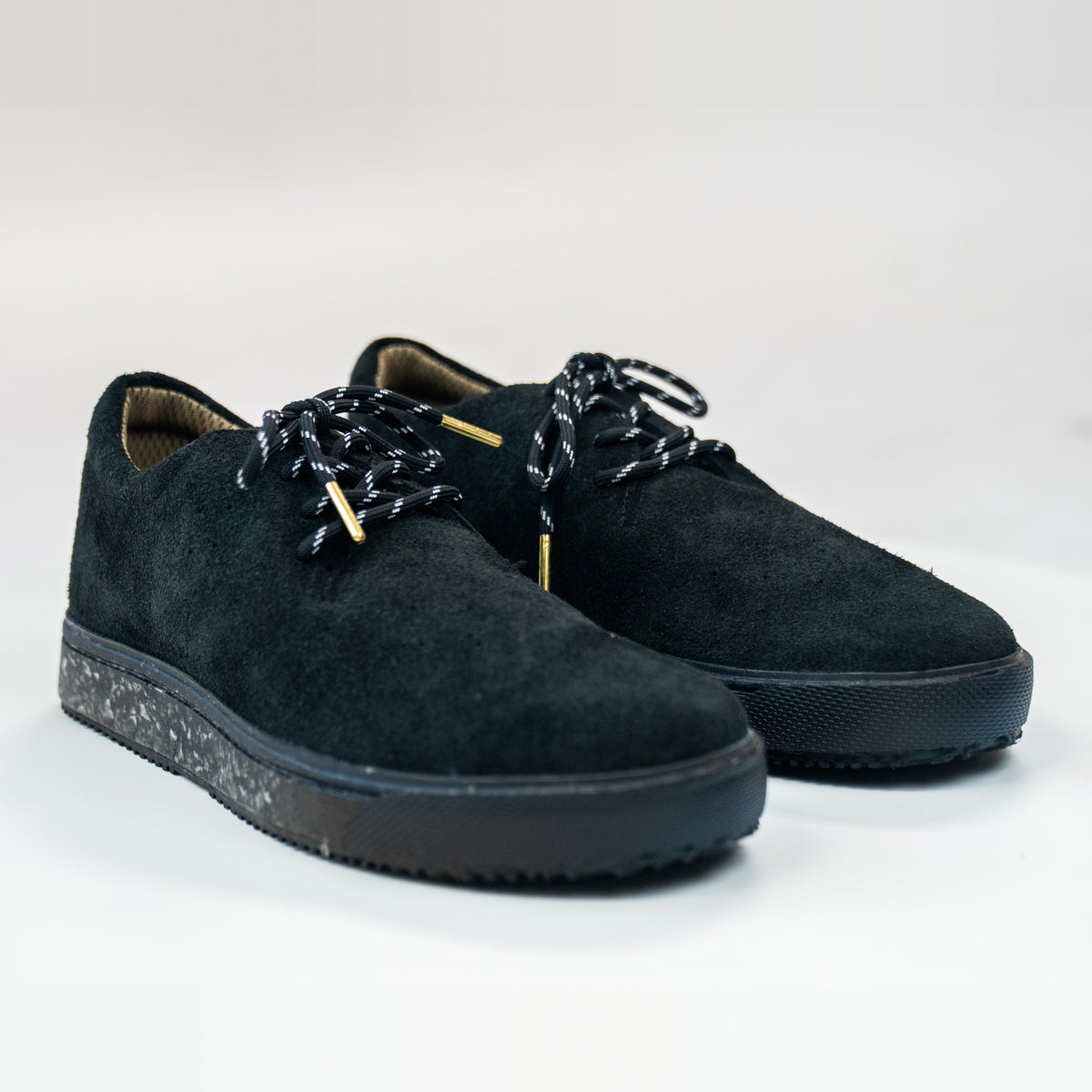 SUBTXT INDUSTRIES THE MACAW LOCAL - sustainable skate/golf shoe made with recycled Blumaka foam and premium leather.